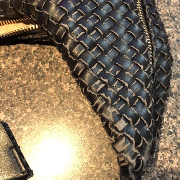 Guess Woven Large Shoulder Bag - Picture 7 of 7